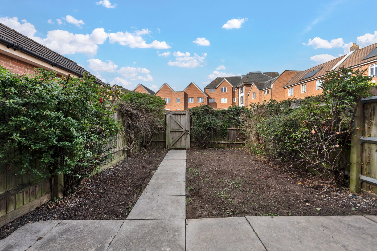 End Of Terrace House for sale in Milton Keynes, Lydbrook Lane, Woburn Sands