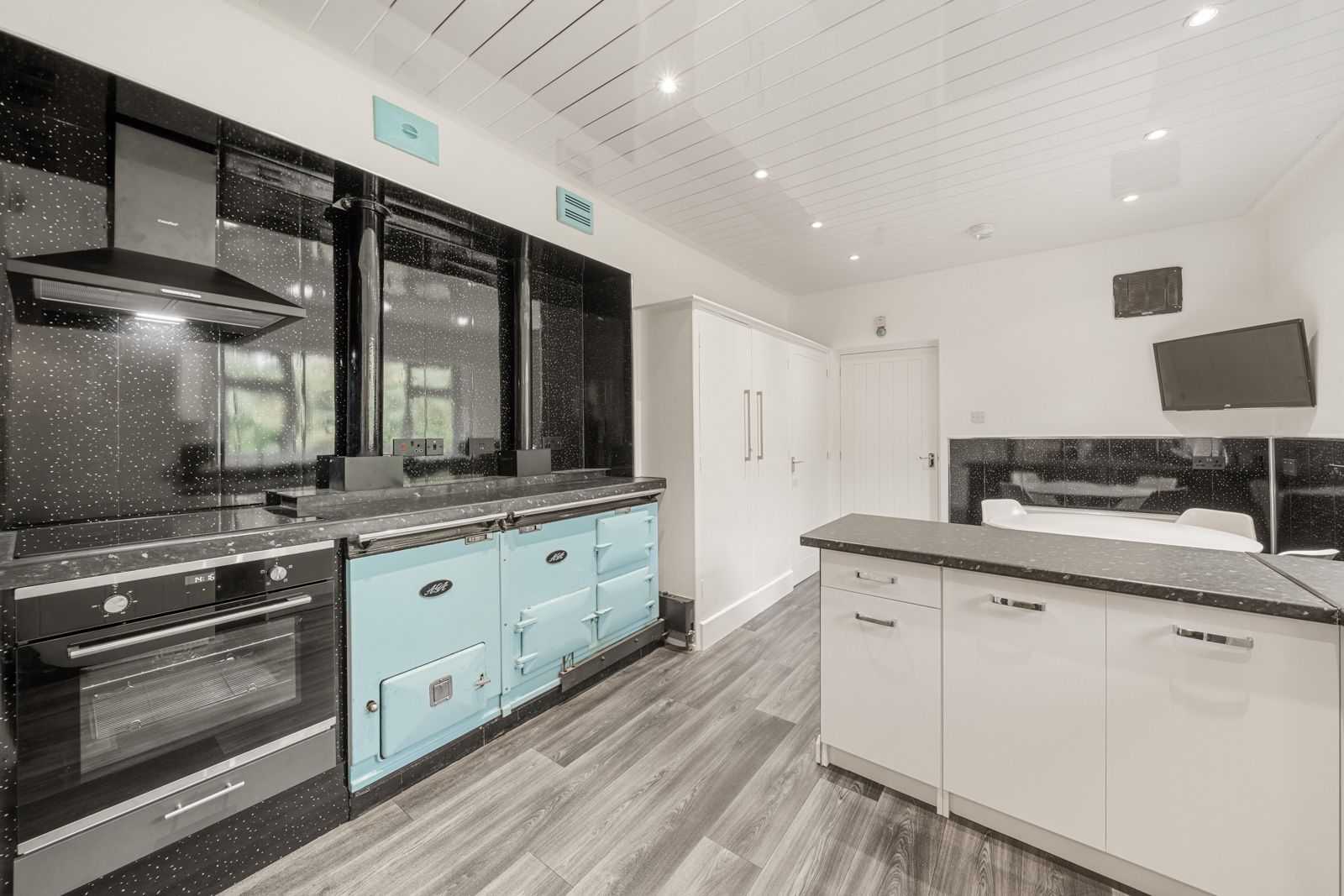 Detached House for sale in Huddersfield, 1A Halifax Road, Huddersfield, HD3 3AJ