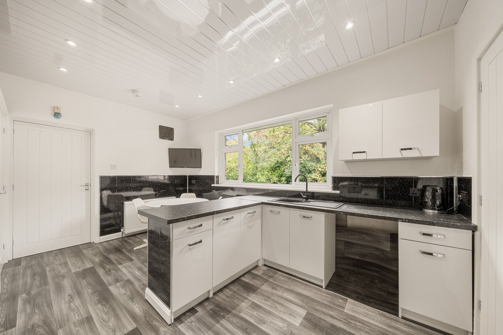 Detached House for sale in Huddersfield, 1A Halifax Road, Huddersfield, HD3 3AJ