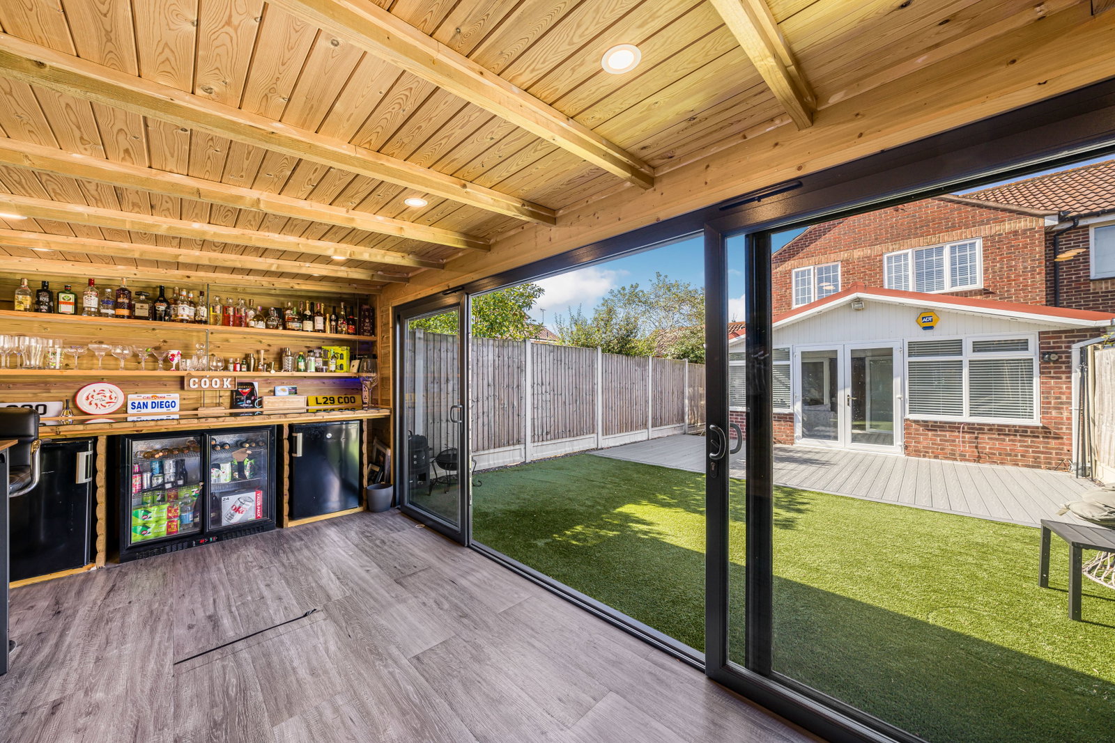 End Of Terrace House for sale in South Ockendon, Danbury Crescent, South Ockendon, Essex, RM15, 1109 m²