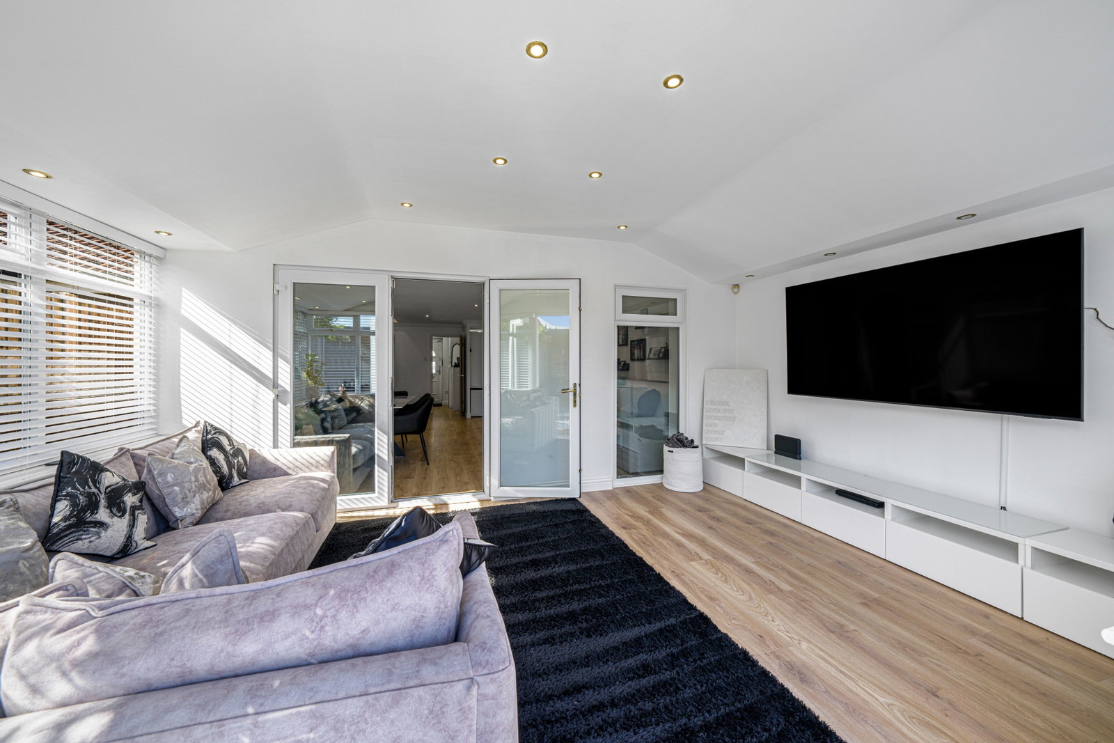 End Of Terrace House for sale in South Ockendon, Danbury Crescent, South Ockendon, Essex, RM15, 1109 m²