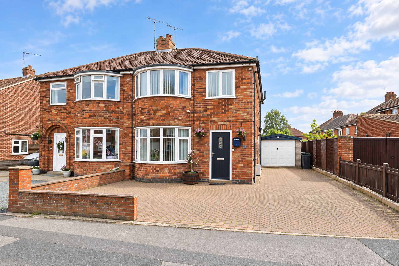 Semi Detached House for sale in York, Highthorn Road, York, YO31 9HE, 1103 m²