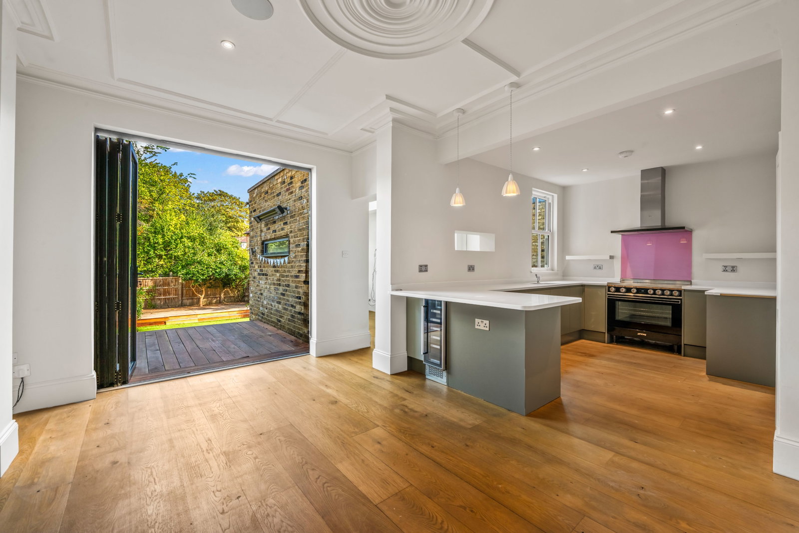 Semi Detached House for sale in Twickenham, Cassilis Road, Twickenham