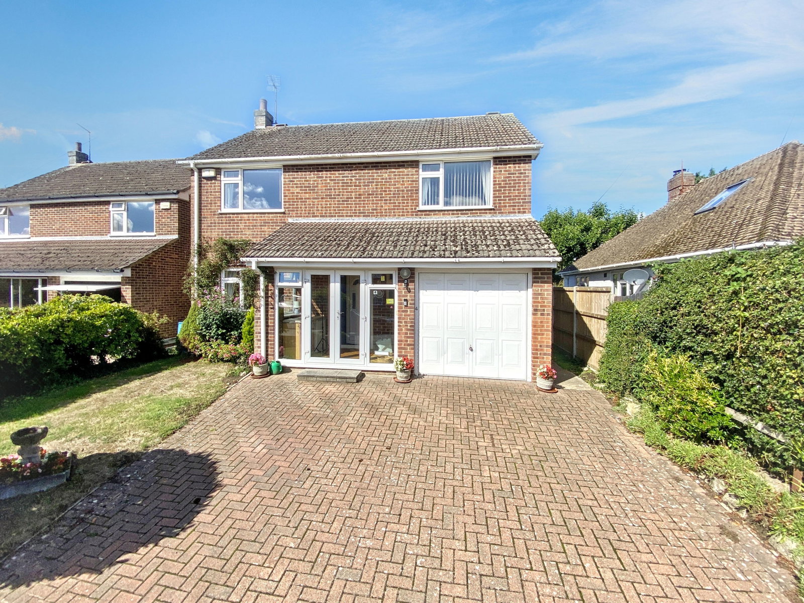 Detached House for sale in Ashford, Lacton Way, Willesborough, Ashford, Kent, TN24 0JE, 1420 m²