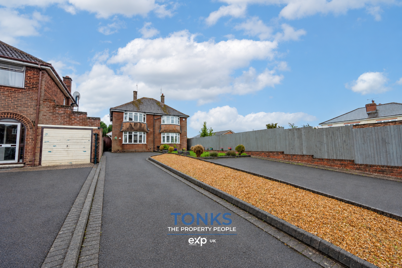 Semi Detached House for sale in Oldbury, Woodfield Avenue, Oldbury, B69 4TB