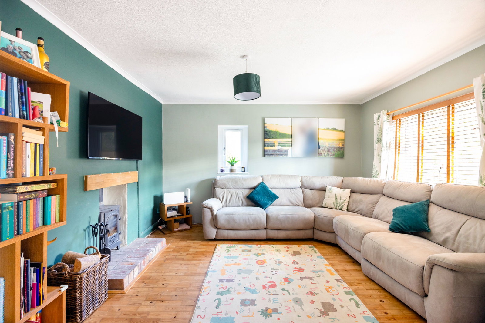 End Of Terrace House for sale in Cheltenham, Oak Avenue, Charlton Kings, Cheltenham, GL52 6JG