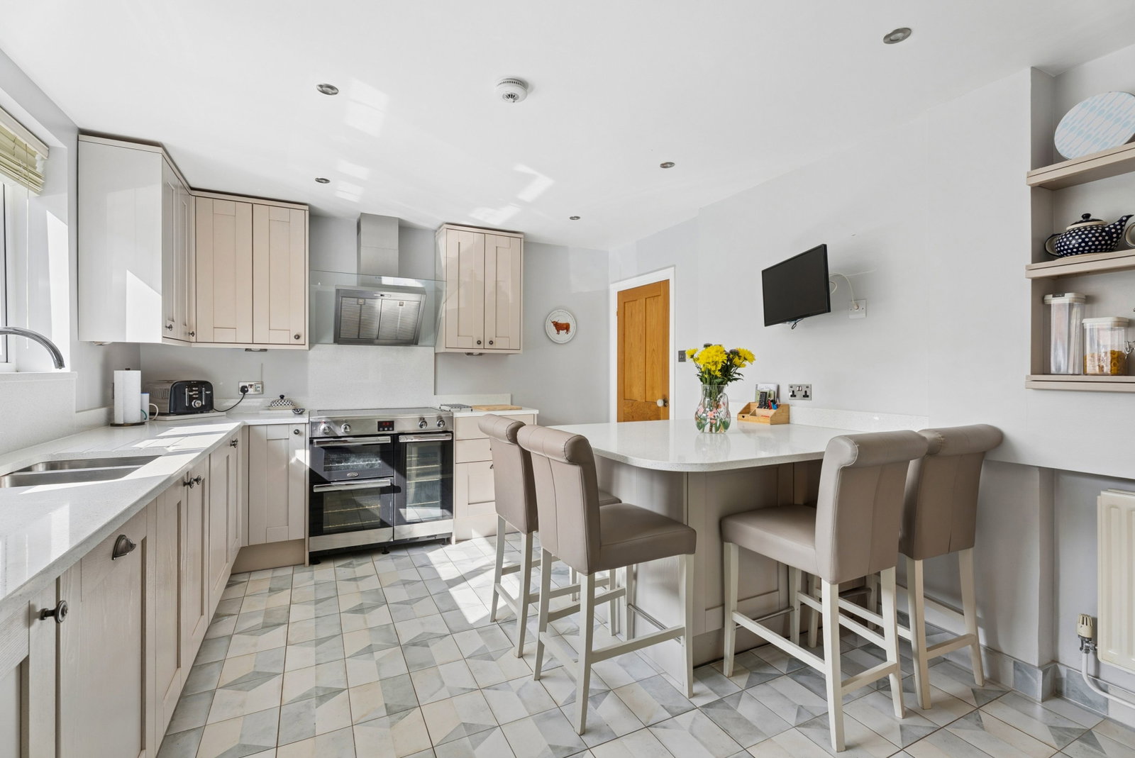 Semi Detached House for sale in Aylesbury, Little London, Whitchurch, Aylesbury, HP22, 1747 m²