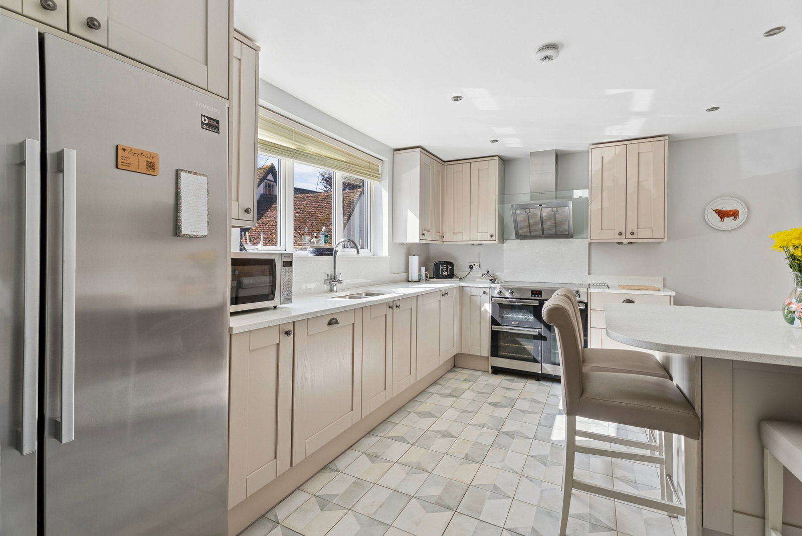 Semi Detached House for sale in Aylesbury, Little London, Whitchurch, Aylesbury, HP22, 1747 m²