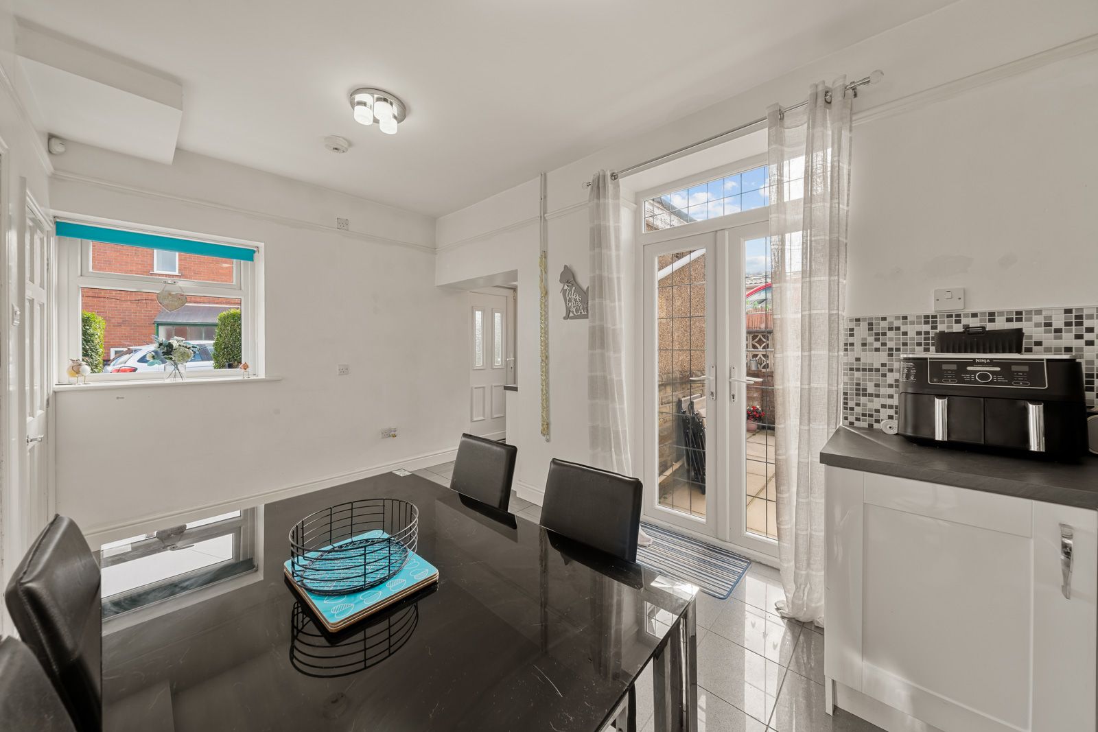 Semi Detached House for sale in Elland, Lower Edge Road, Elland, HX5