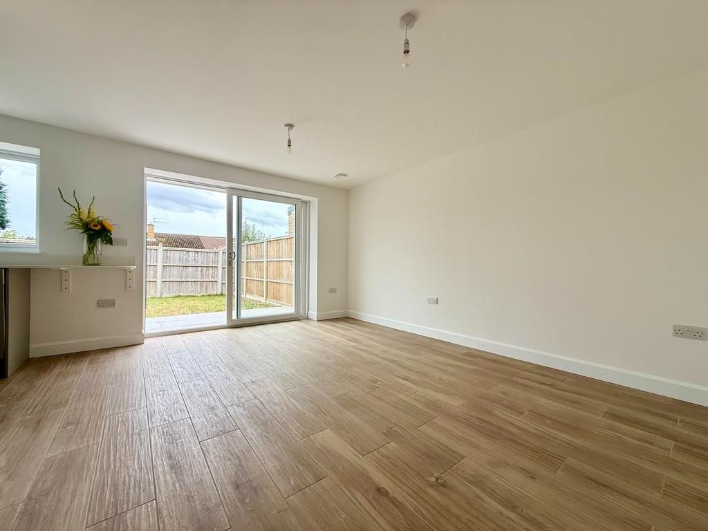 Semi Detached Bungalow for sale in Gloucester, Hucclecote, Gloucester, 579 m²