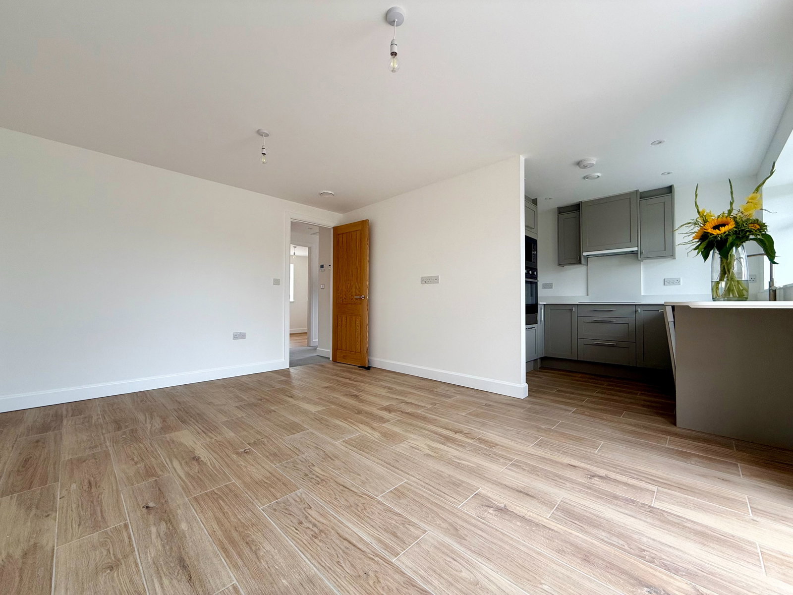 Semi Detached Bungalow for sale in Gloucester, Hucclecote, Gloucester, 579 m²