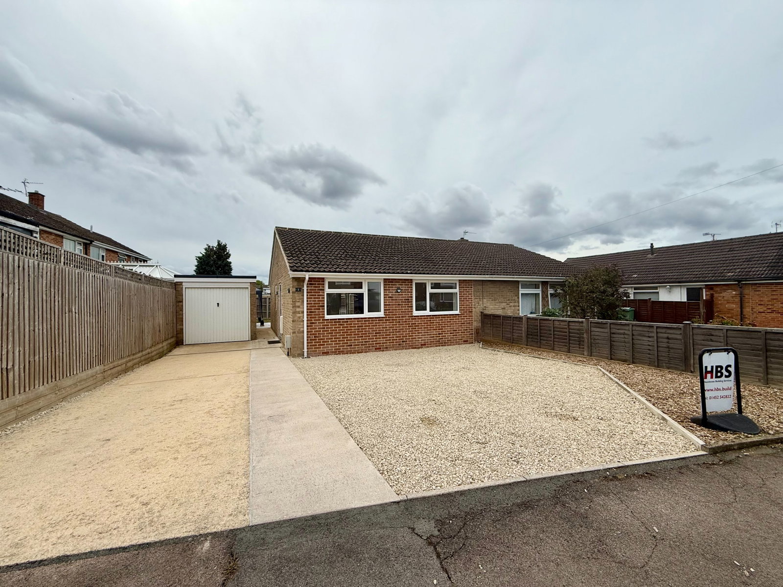 Semi Detached Bungalow for sale in Gloucester, Hucclecote, Gloucester, 579 m²