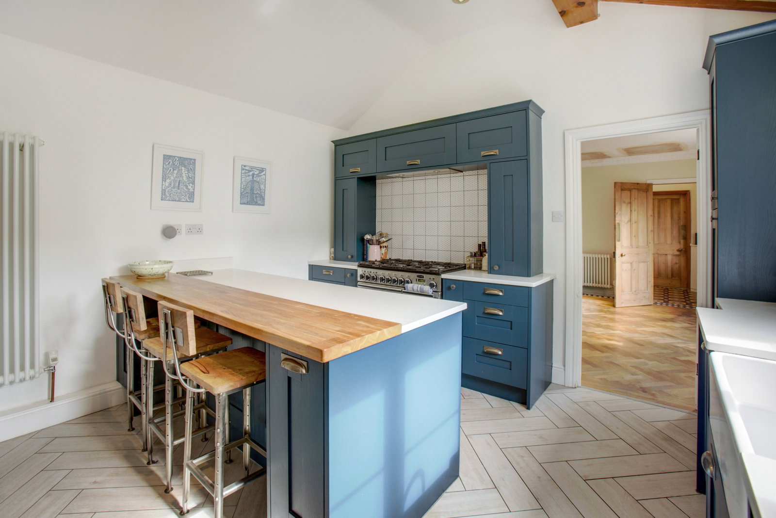 Semi Detached House for sale in Nottingham, Bingham Road, Radcliffe-on-Trent, NG12, 1900 m²