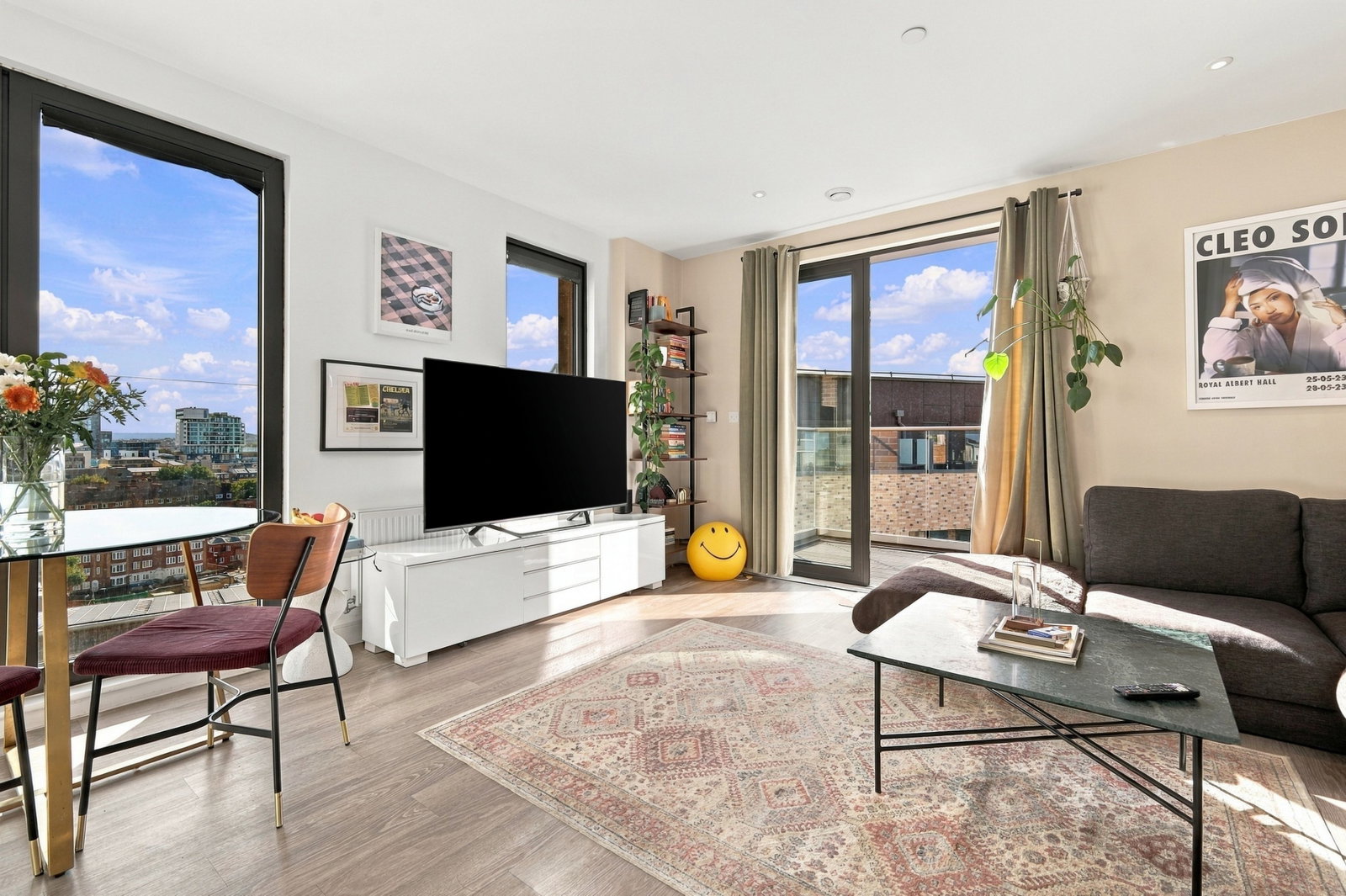 Apartment for sale in London, Linton House, SW18