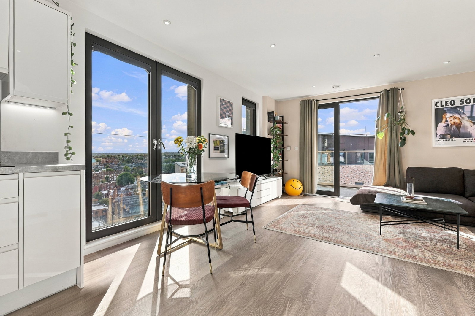 Apartment for sale in London, Linton House, SW18