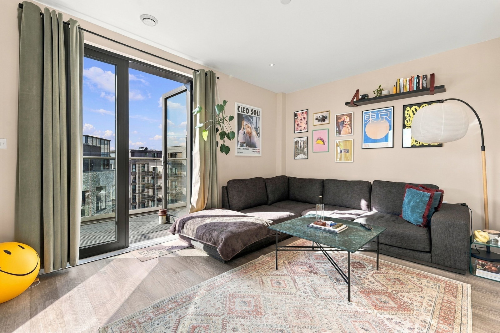 Apartment for sale in London, Linton House, SW18