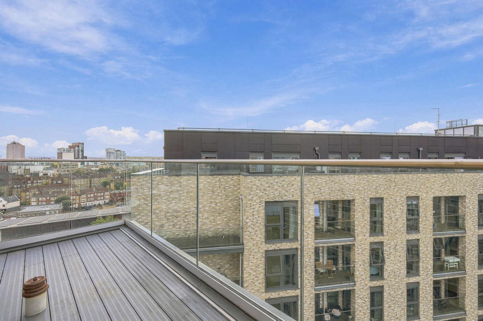 Apartment for sale in London, Linton House, SW18