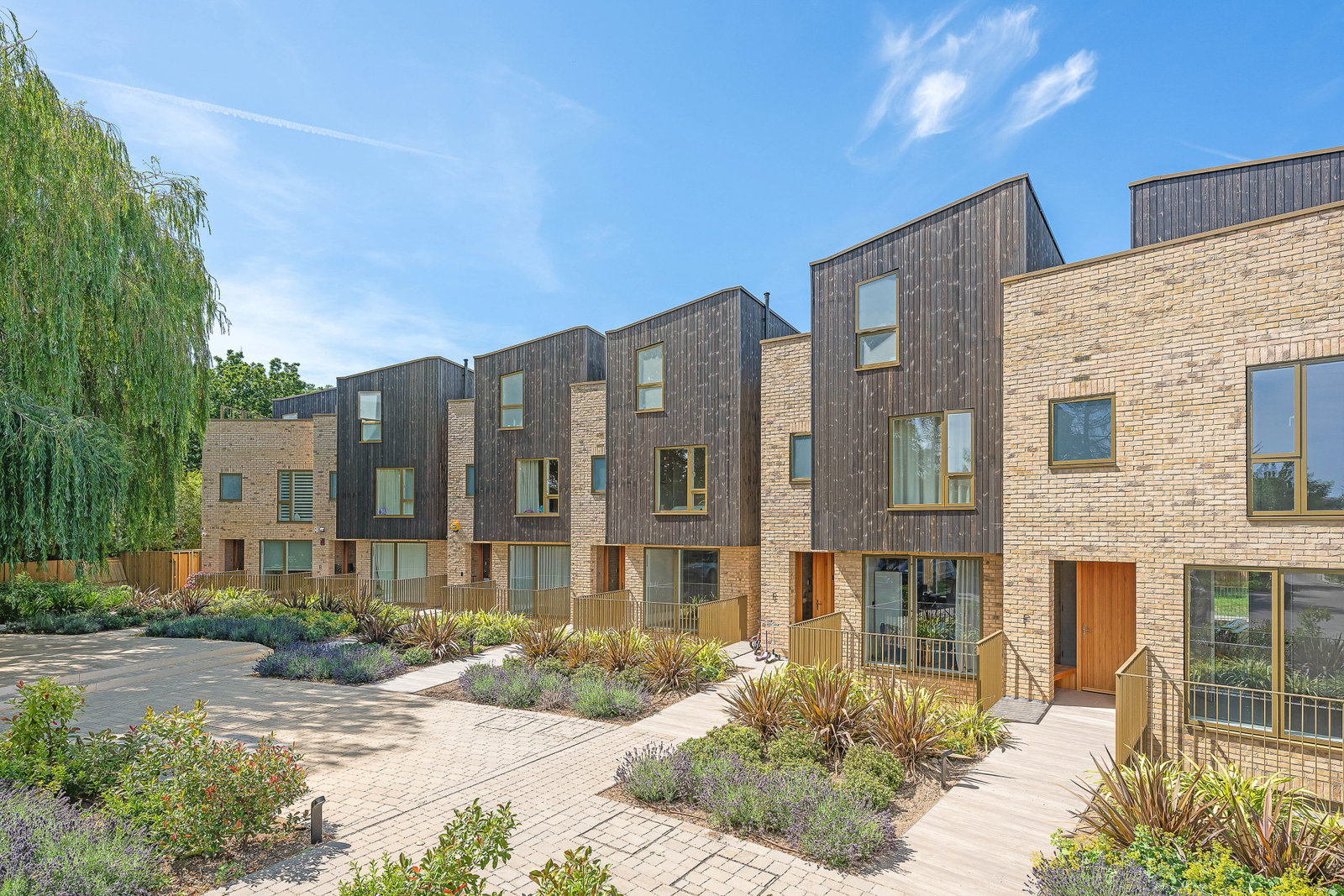 Semi Detached House for sale in London, Coombe Lane, Wimbledon, SW20, 2621 m²