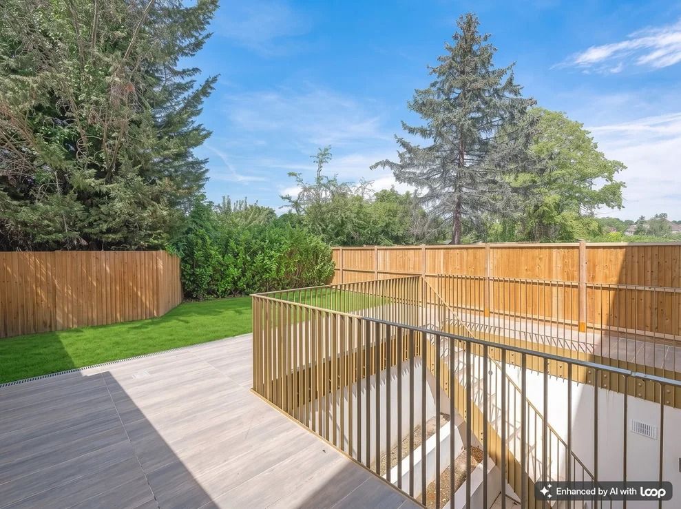 Semi Detached House for sale in London, Coombe Lane, Wimbledon, SW20, 2621 m²