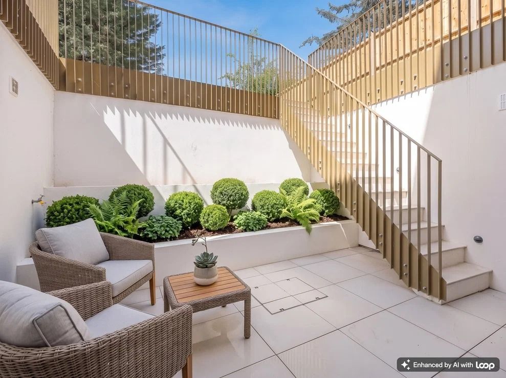 Semi Detached House for sale in London, Coombe Lane, Wimbledon, SW20, 2621 m²