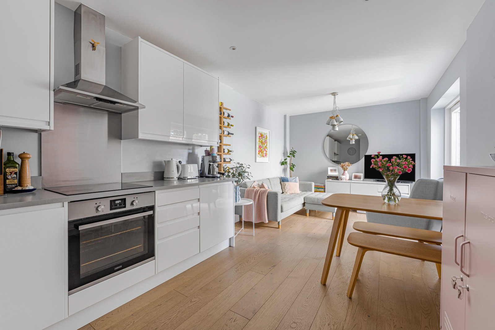 Ground Floor Flat for sale in London, Longmans Mews, London, SW20 8DH