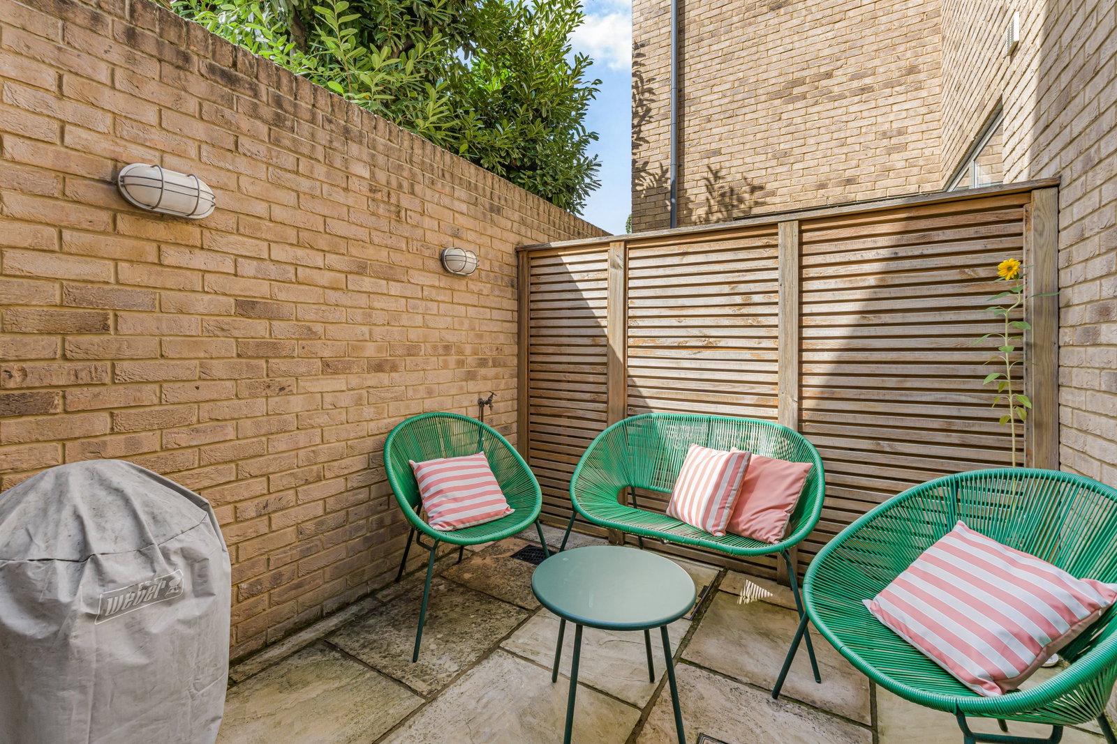 Ground Floor Flat for sale in London, Longmans Mews, London, SW20 8DH