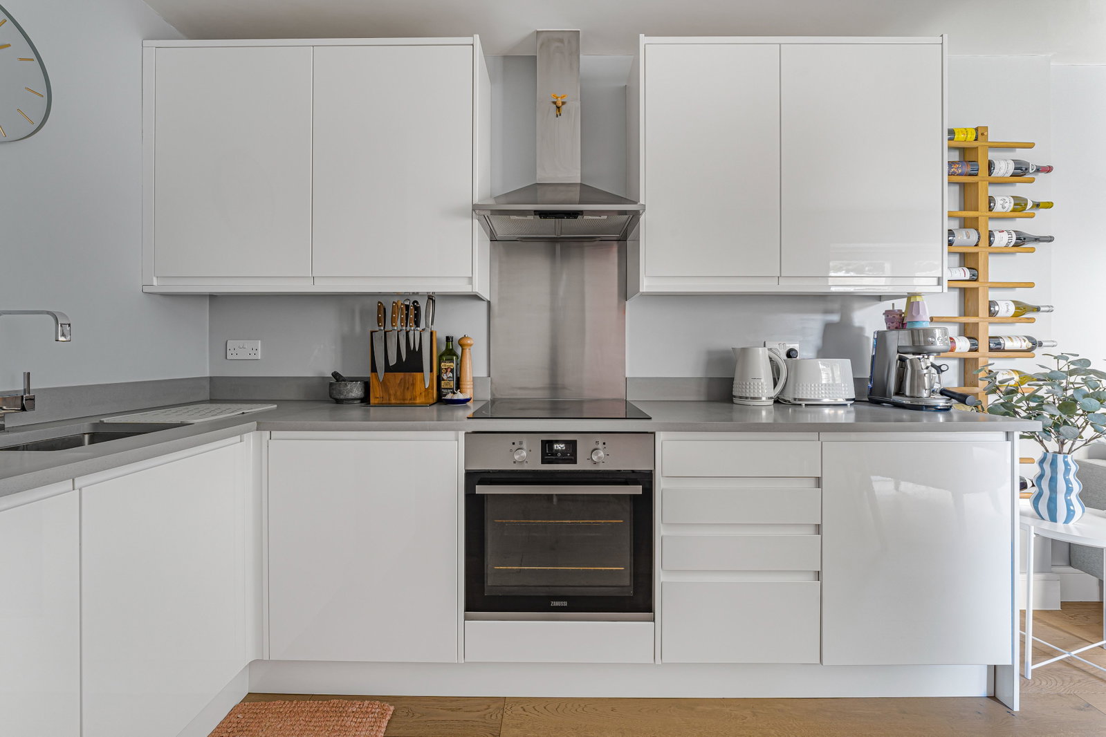 Ground Floor Flat for sale in London, Longmans Mews, London, SW20 8DH