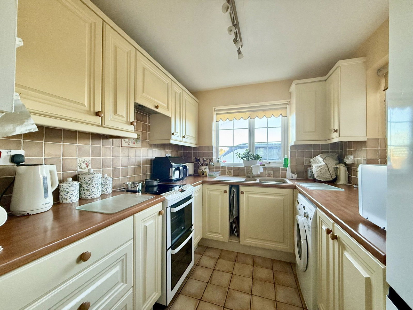 Semi Detached House for sale in Gloucester, Barbers Bridge, Gloucester, GL2 8DX, 1240 m²