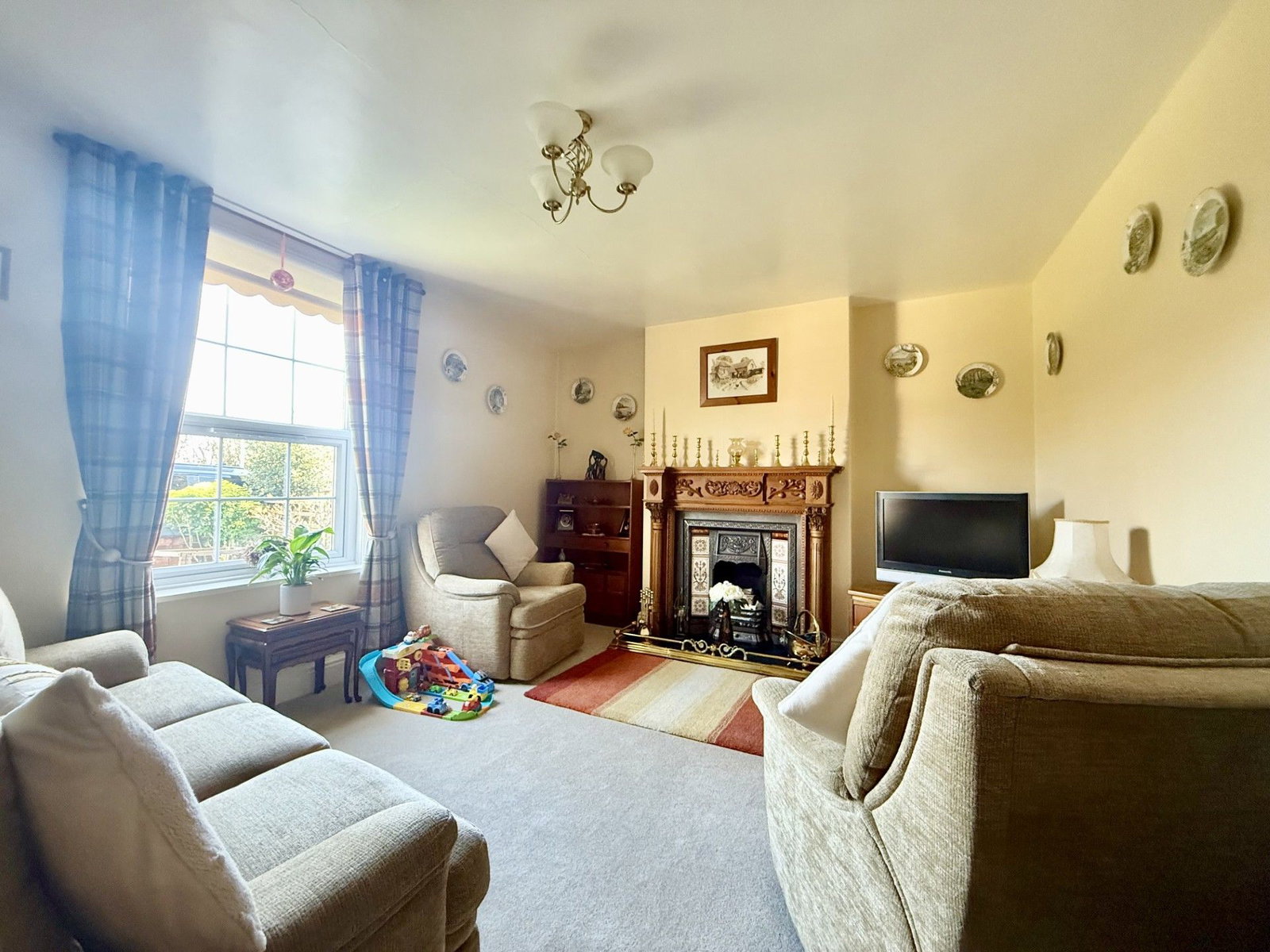Semi Detached House for sale in Gloucester, Barbers Bridge, Gloucester, GL2 8DX, 1240 m²