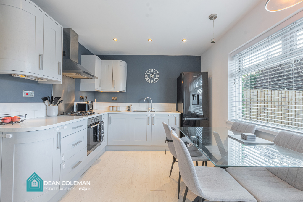 Semi Detached House for sale in Birmingham, Kingswood Road, Longbridge, B31 4RU, 820 m²