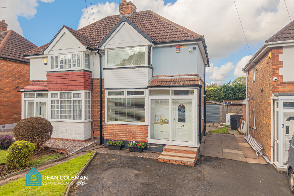Semi Detached House for sale in Birmingham, Kingswood Road, Longbridge, B31 4RU, 820 m²