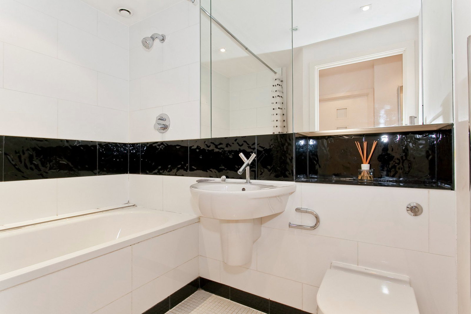 Apartment for sale in London, Queenstown Road, London, SW11, 472 m²