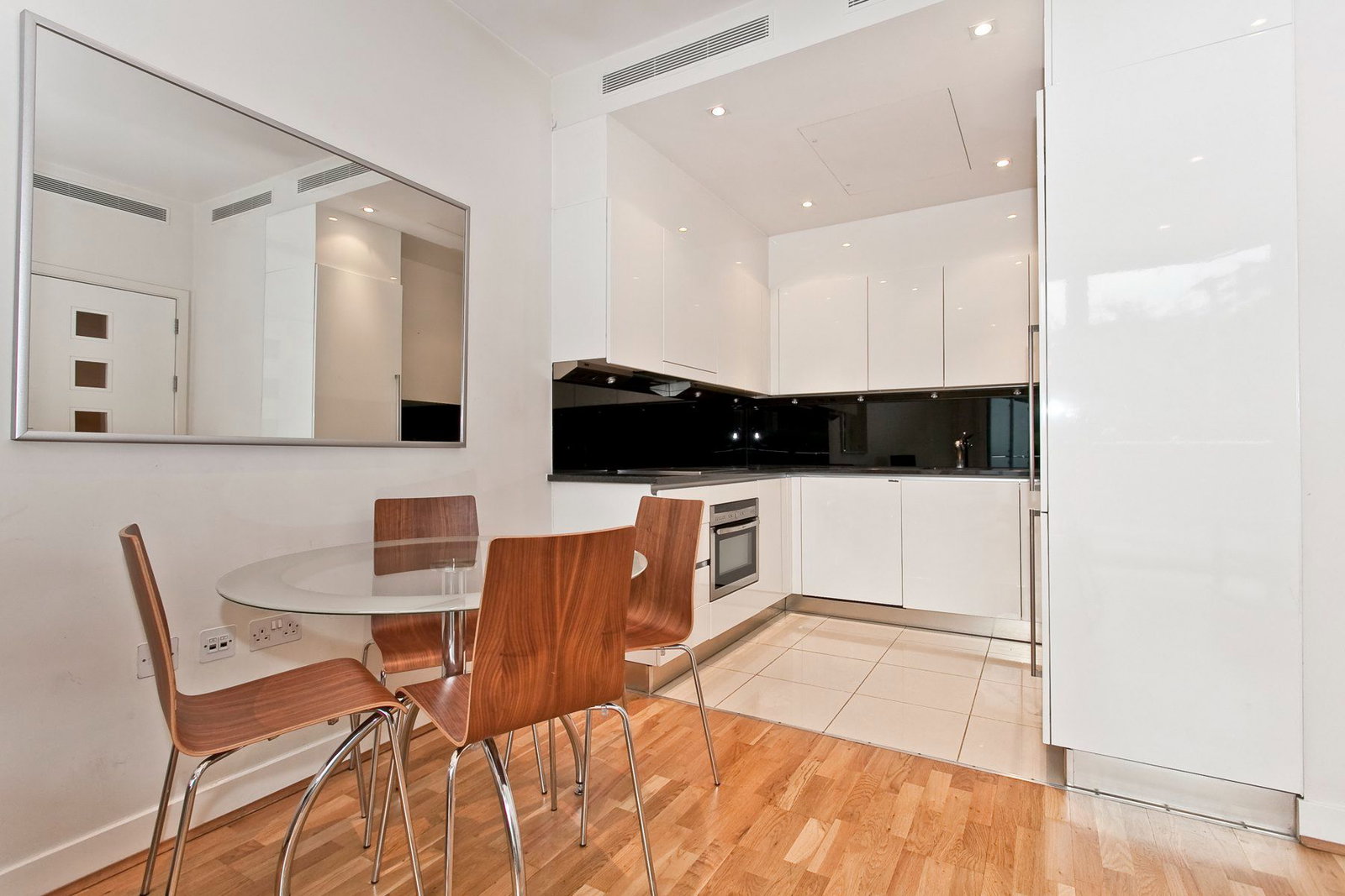 Apartment for sale in London, Queenstown Road, London, SW11, 472 m²