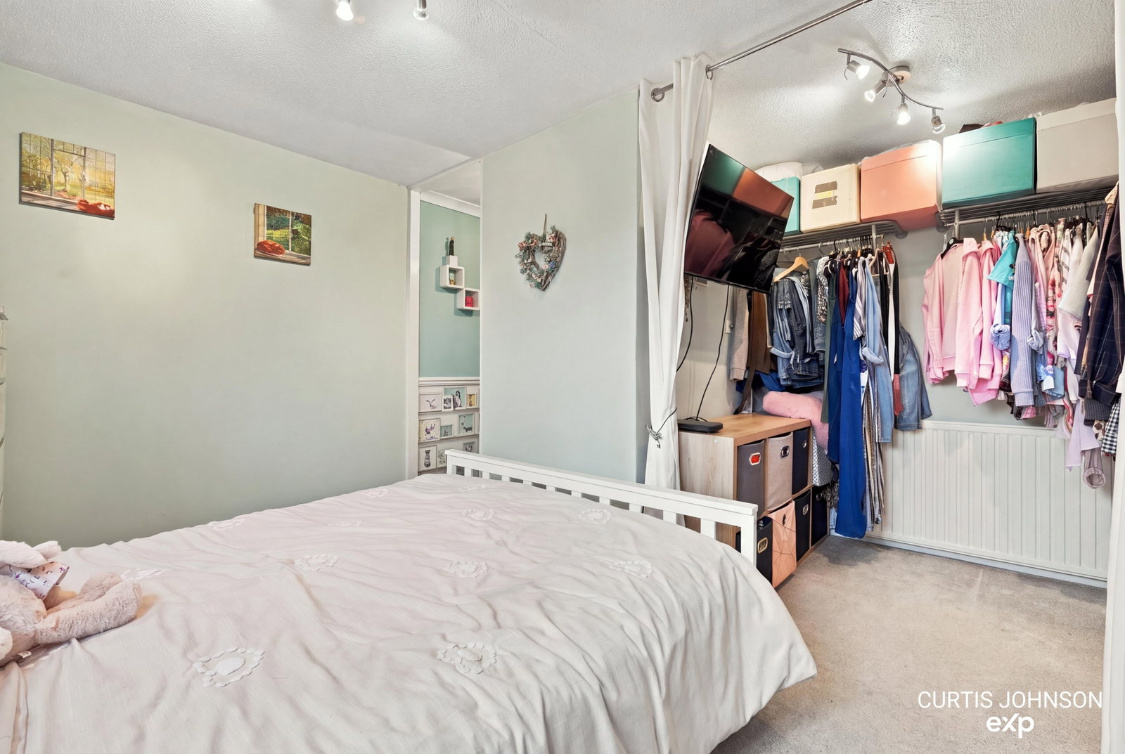 Terraced House for sale in Basildon, Chalvedon Avenue, Pitsea, Basildon, SS13 1AF