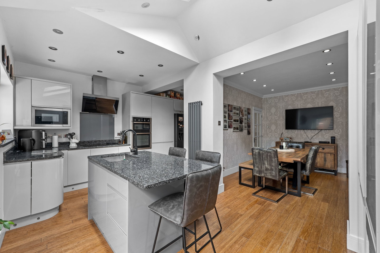 Semi Detached House for sale in Caterham, Stafford Road, Caterham, CR3 6NP