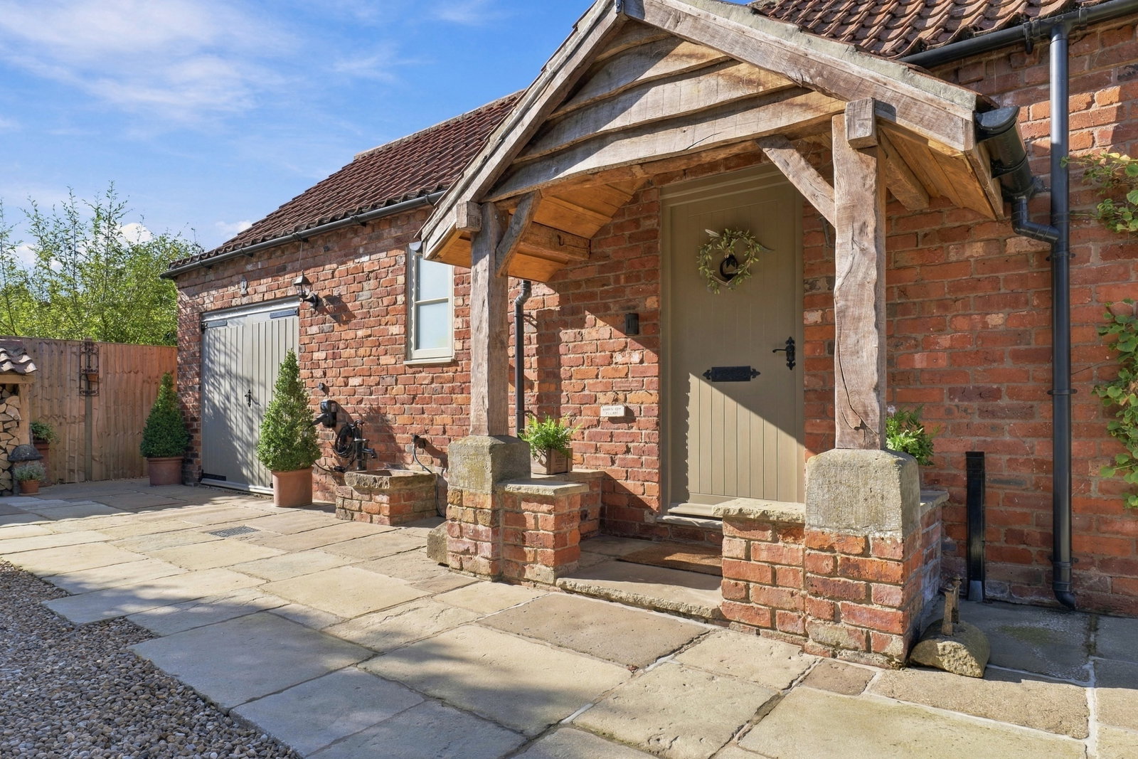 Barn Conversion for sale in Newark, The Old Byre, Cromwell, 1858 m²