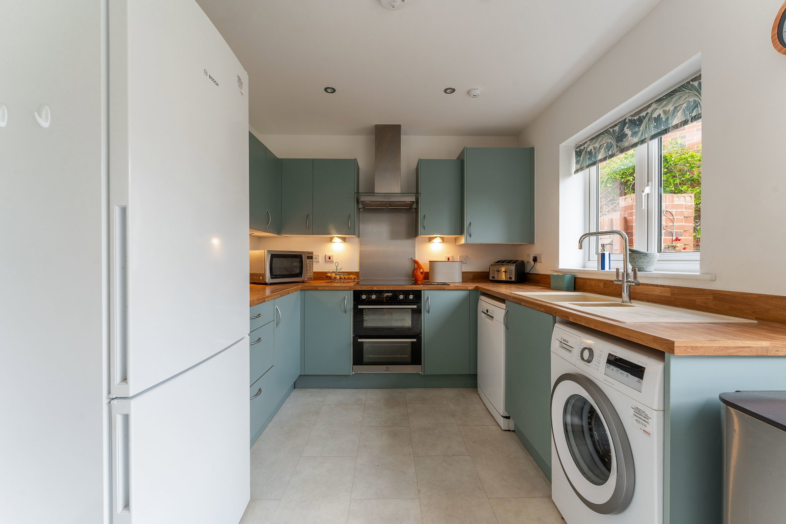 Detached House for sale in Salisbury, Melchester Road, Salisbury, SP2, 1382 m²