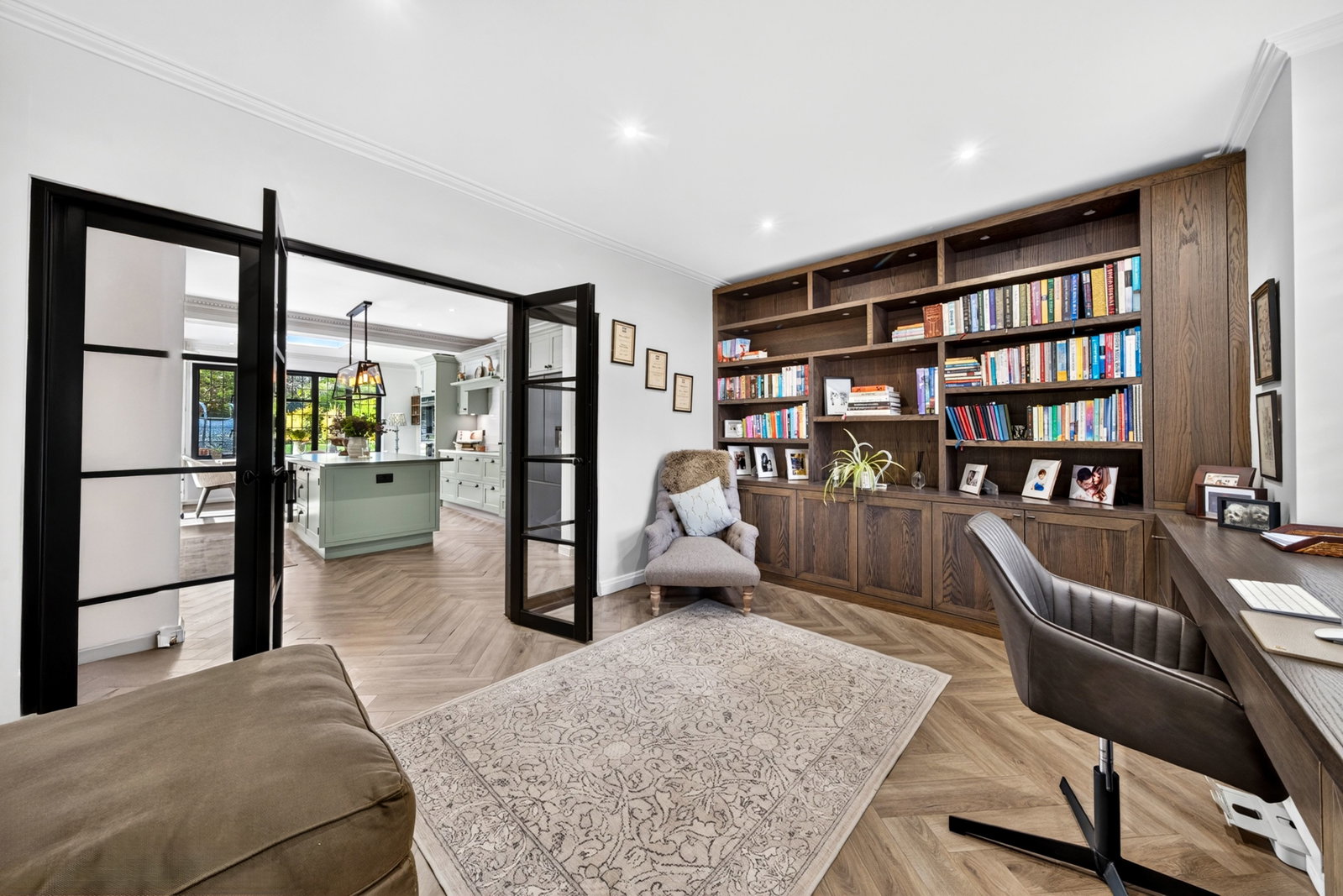 Detached House for sale in Radlett, Newlands Avenue, Radlett, WD7, 4720 m²