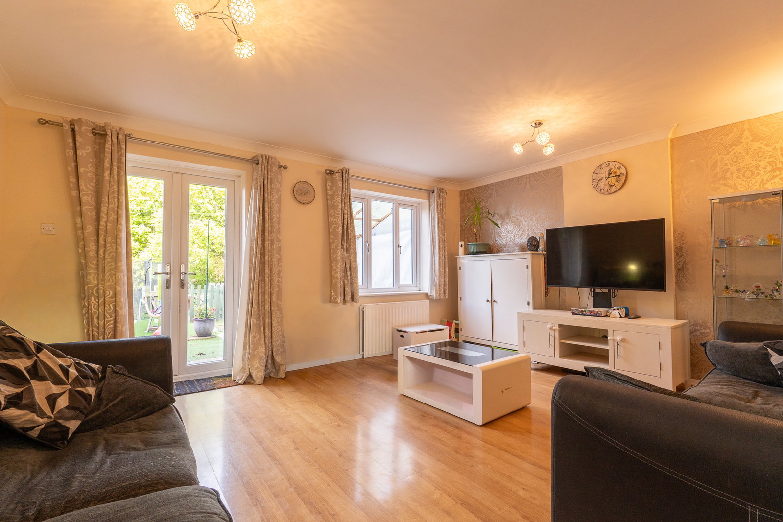 Terraced House for sale in Alton, Maltings Close, Alton, GU34 1DT, 1097 m²