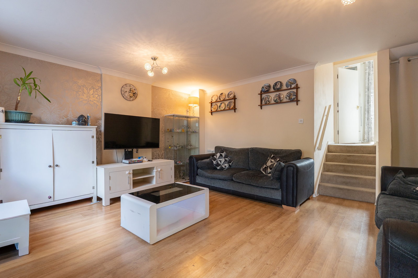 Terraced House for sale in Alton, Maltings Close, Alton, GU34 1DT, 1097 m²