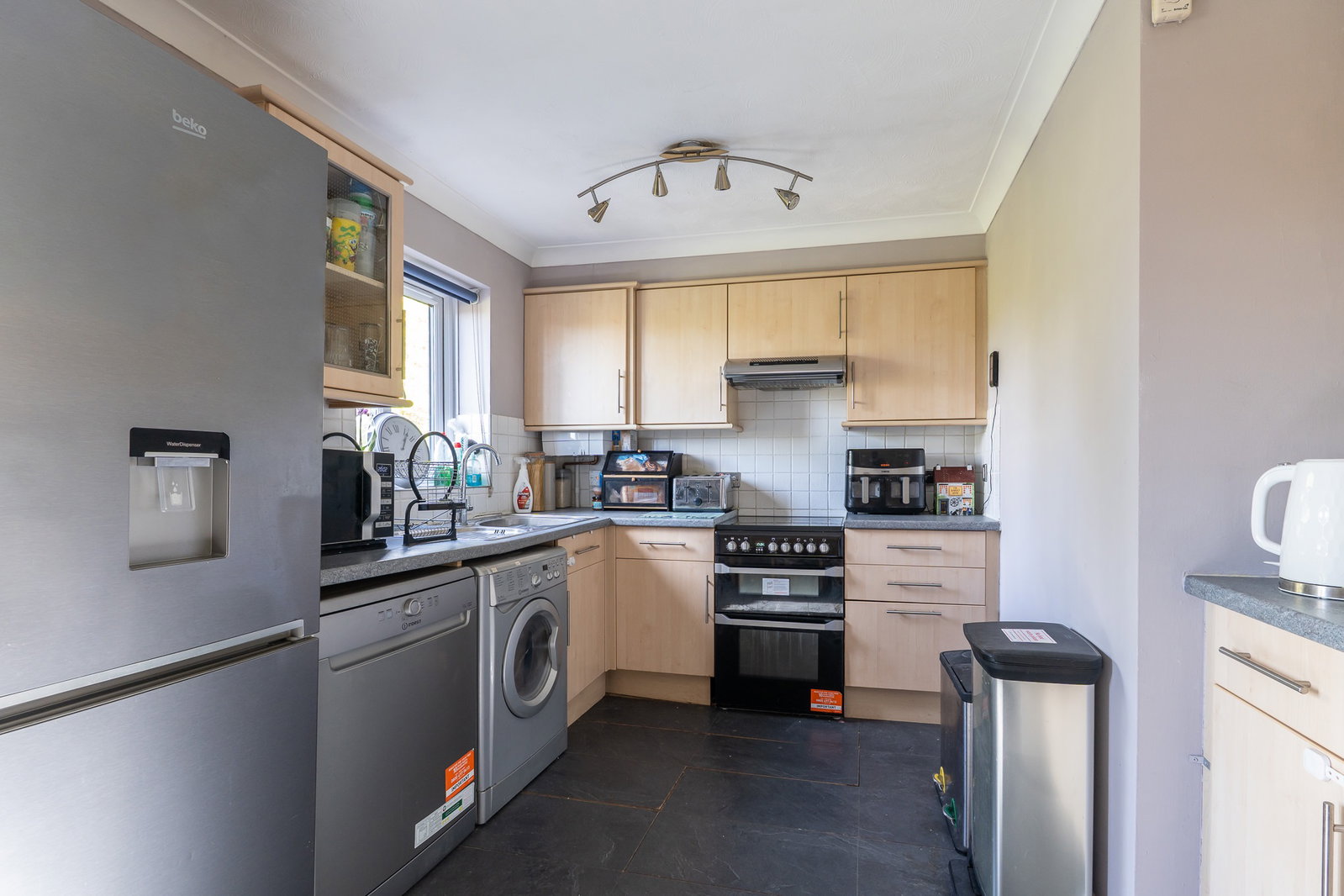 Terraced House for sale in Alton, Maltings Close, Alton, GU34 1DT, 1097 m²