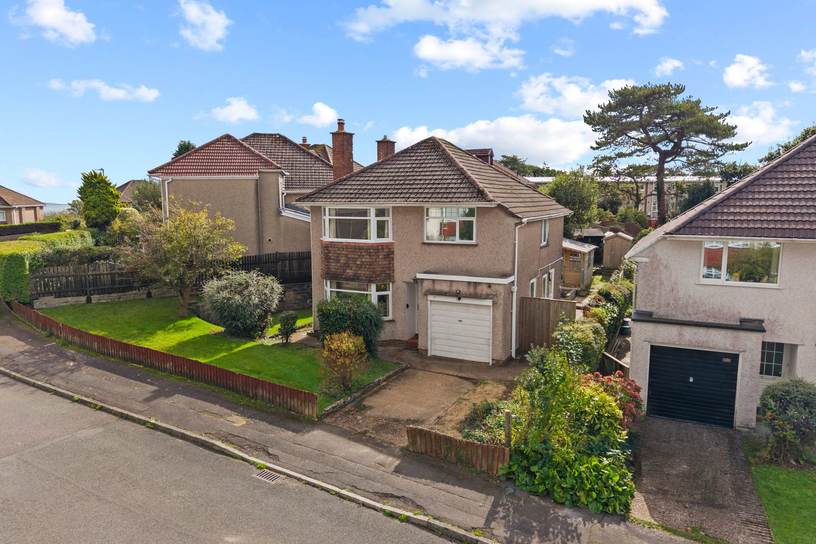 Detached House for sale in Swansea, Clyne Crescent, Mayals, Swansea, SA3 5HN, 1071 m²