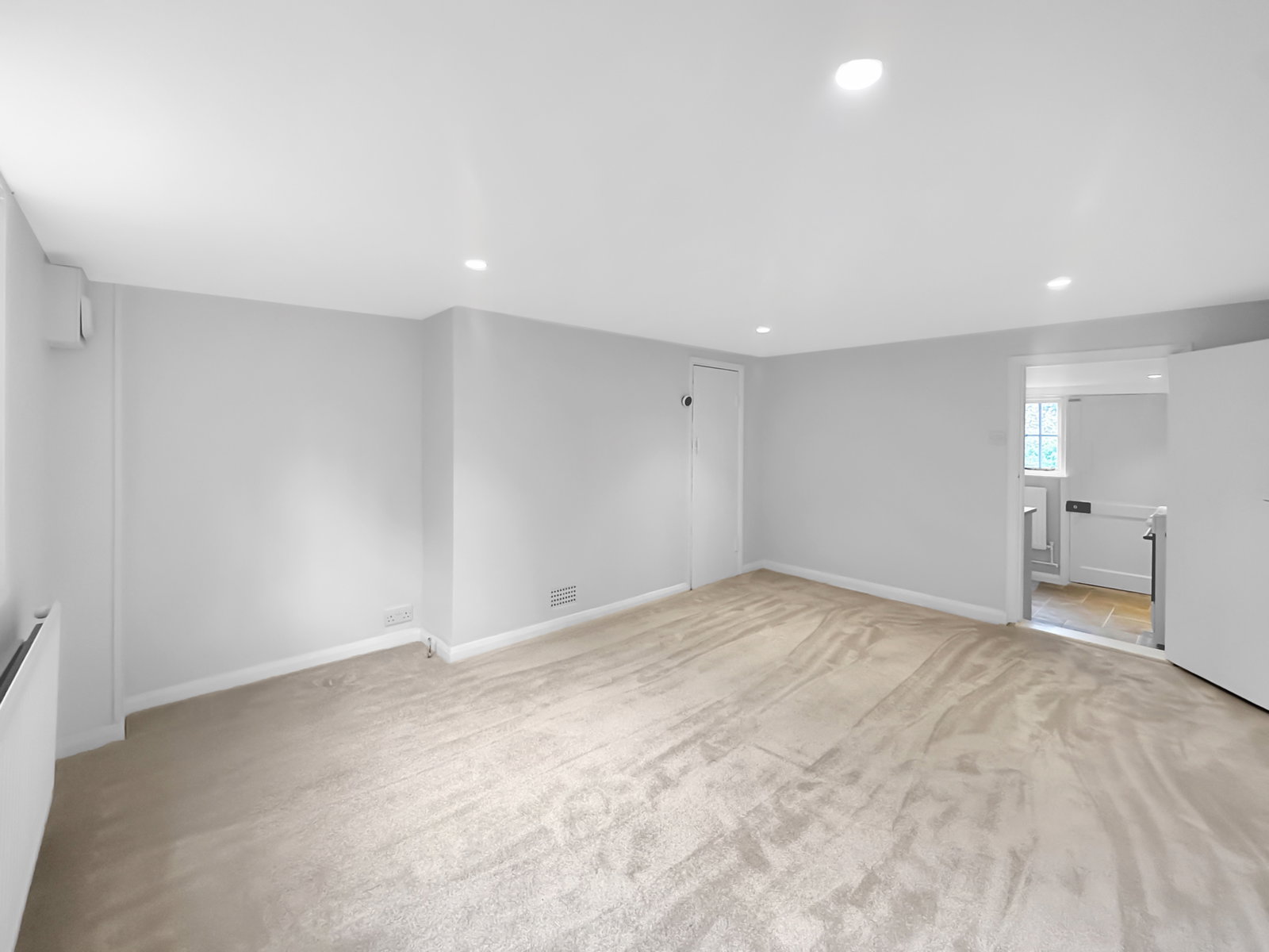 Semi Detached House for sale in Stanford-le-hope, High Road, Fobbing SS17 9JH