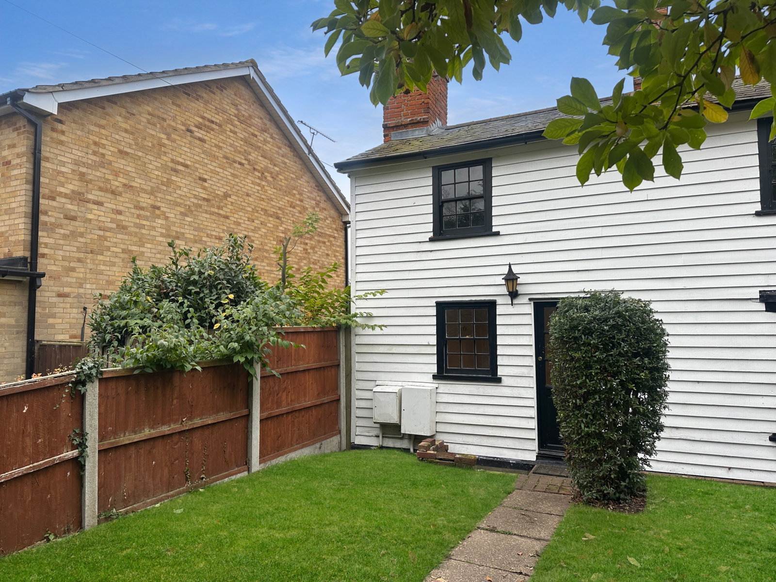 Semi Detached House for sale in Stanford-le-hope, High Road, Fobbing SS17 9JH
