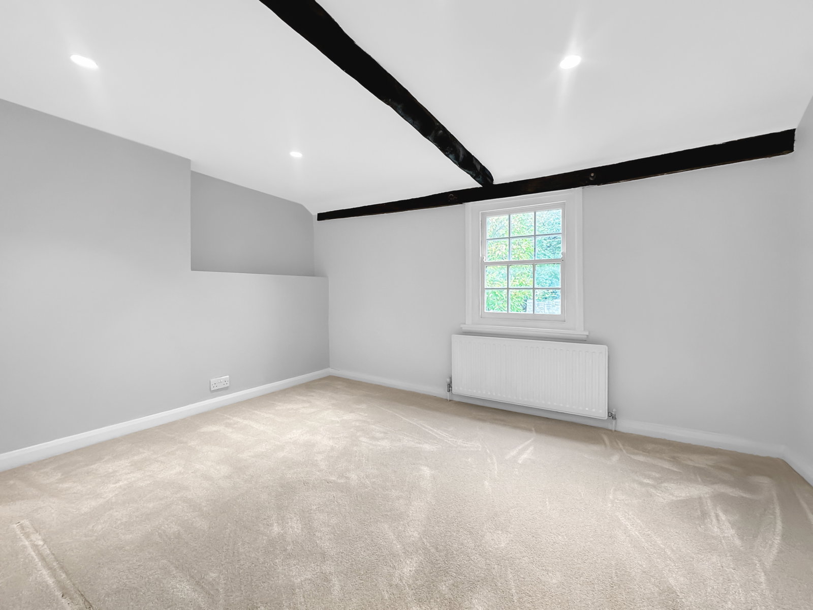 Semi Detached House for sale in Stanford-le-hope, High Road, Fobbing SS17 9JH