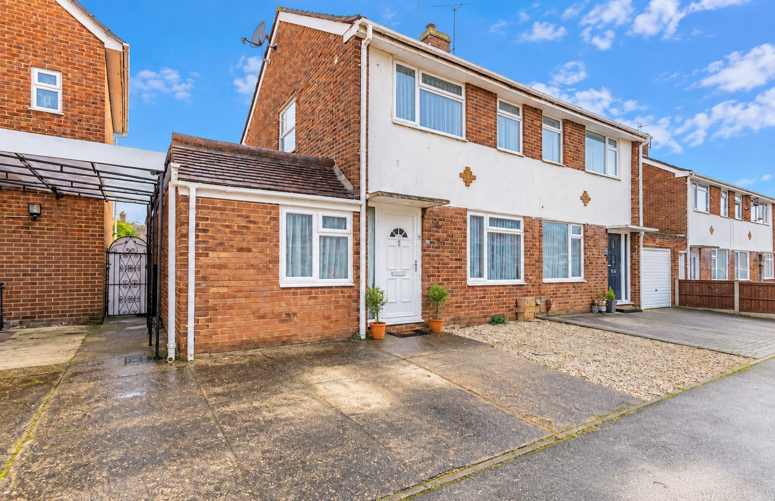 Semi Detached House for sale in Aylesford, Robson Drive, Aylesford, ME20 7JP