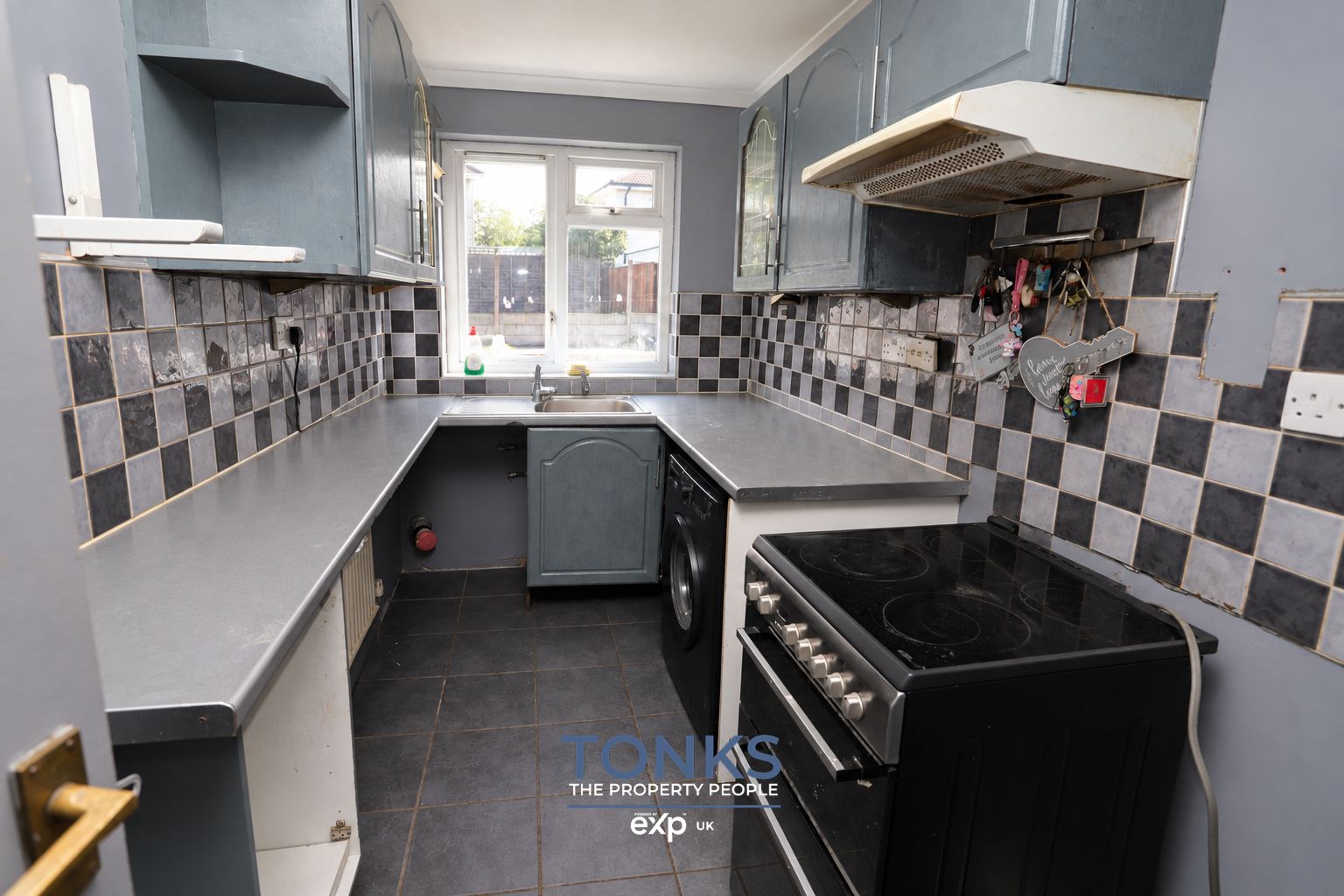 Semi Detached House for sale in Rowley Regis, Petersfield Drive, Rowley Regis, B65 0SA