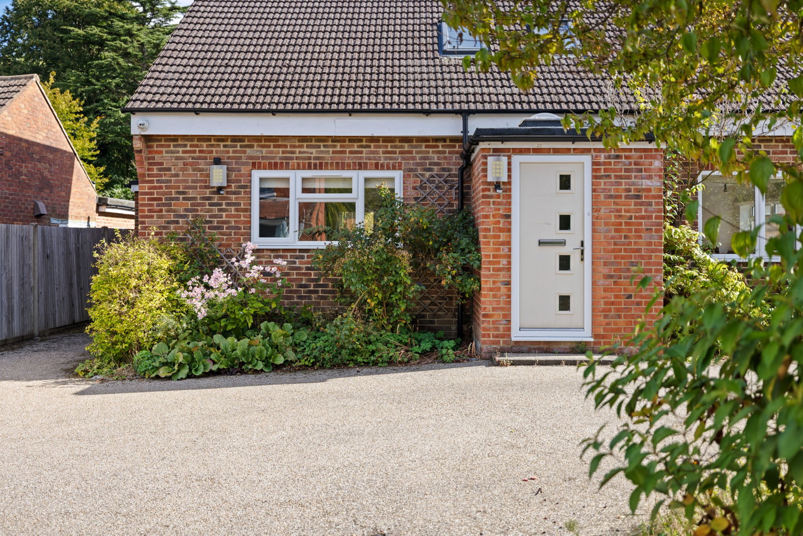 Bungalow for sale in Liphook, Dryden Way, Liphook, GU30 7QB, 3000 m²