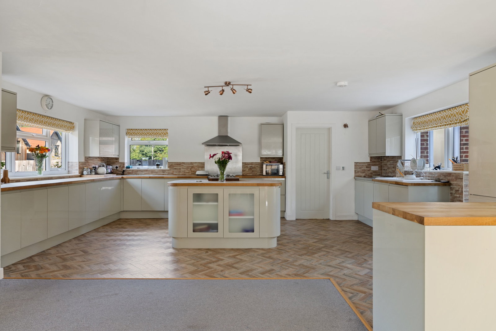Bungalow for sale in Liphook, Dryden Way, Liphook, GU30 7QB, 3000 m²
