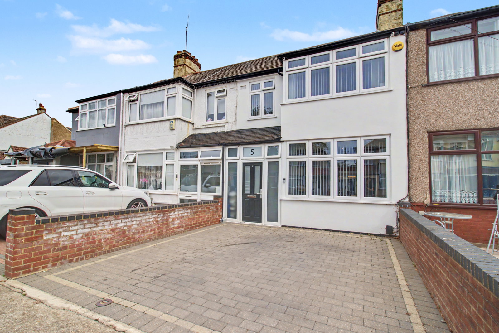 Terraced House for sale in Romford, Seabrook Gardens, Romford, RM7 0EU, 1163 m²